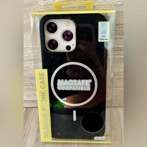 📲 MagSafe Black Silicone Phone Case for iPhone 16 Pro Max